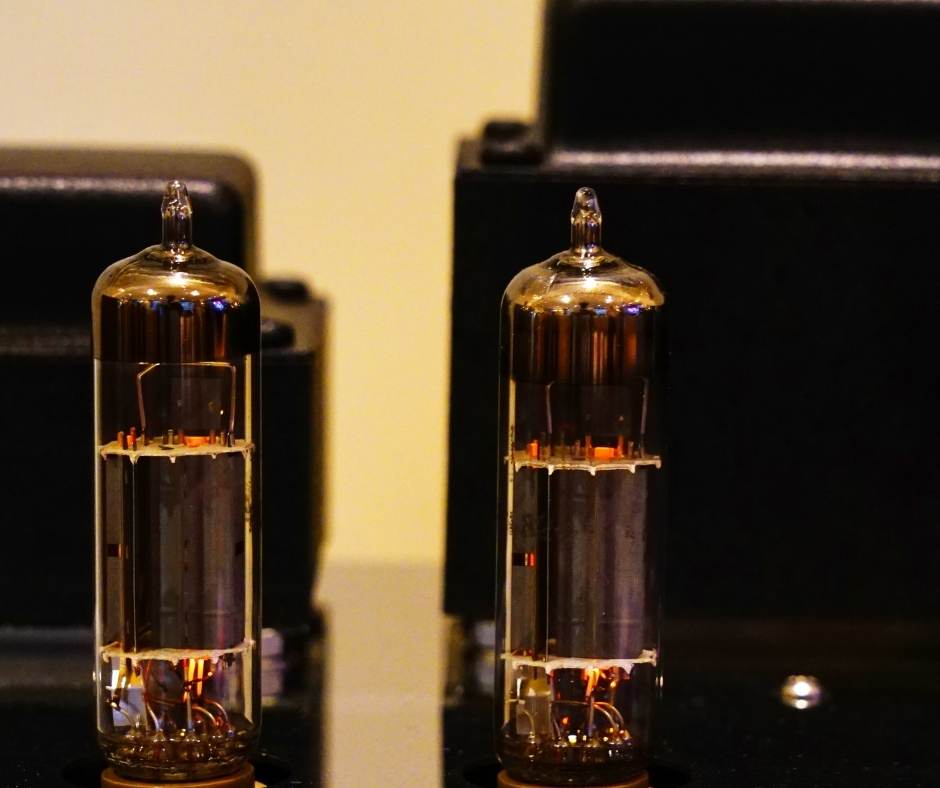 Why Valve Amplifiers Pair Well with High-Sensitivity Speakers