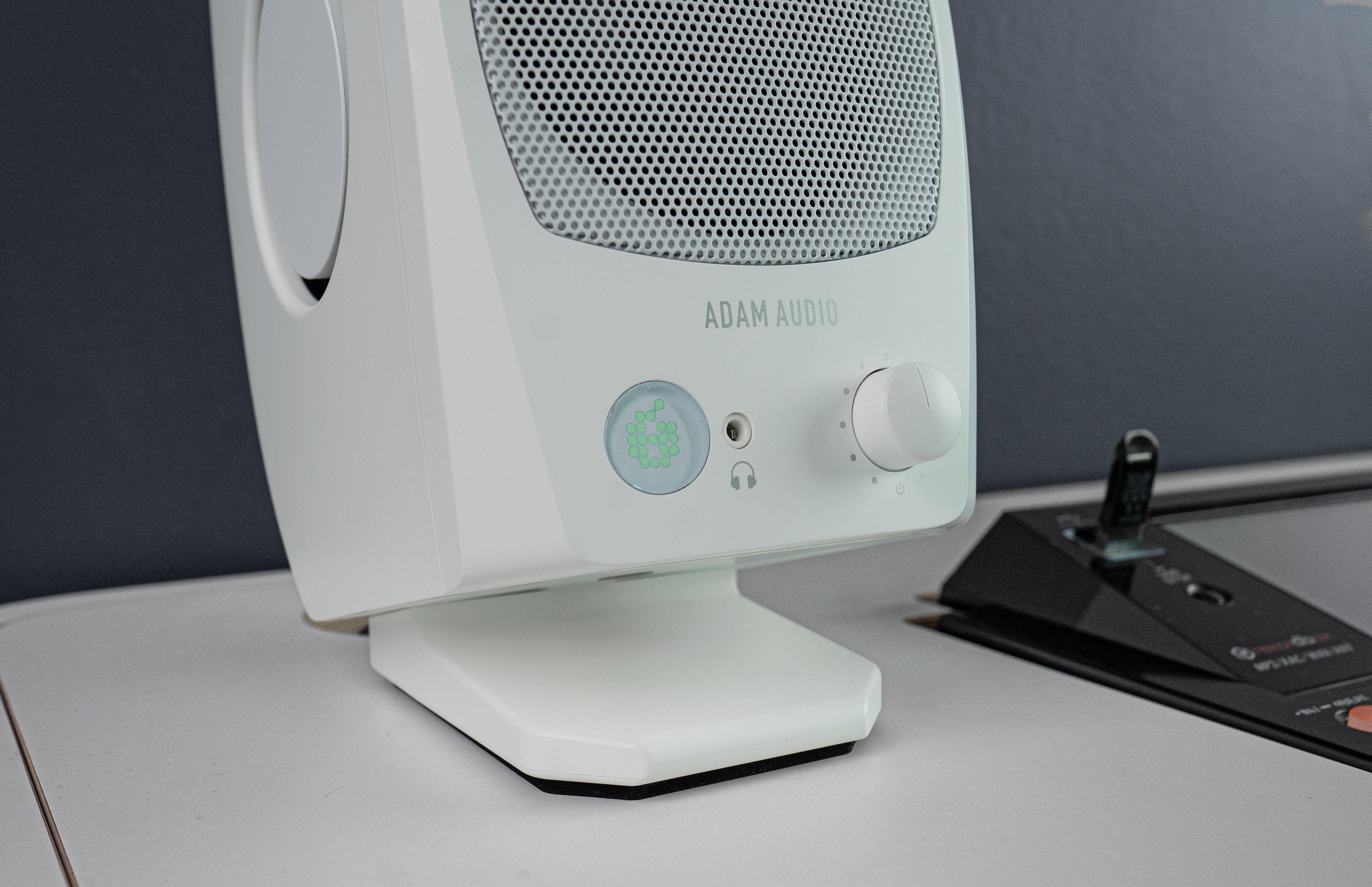ADAM Audio D3V Active Desktop Monitor System