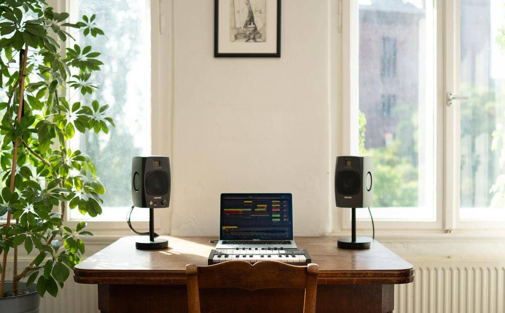 ADAM Audio D3V Active Desktop Monitor System