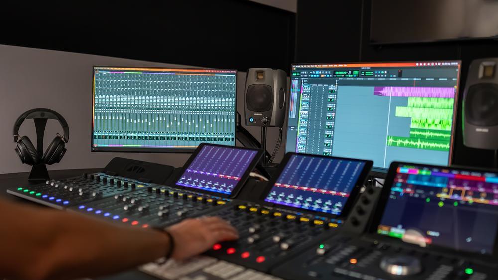 ADAM Audio D3V Active Desktop Monitor System