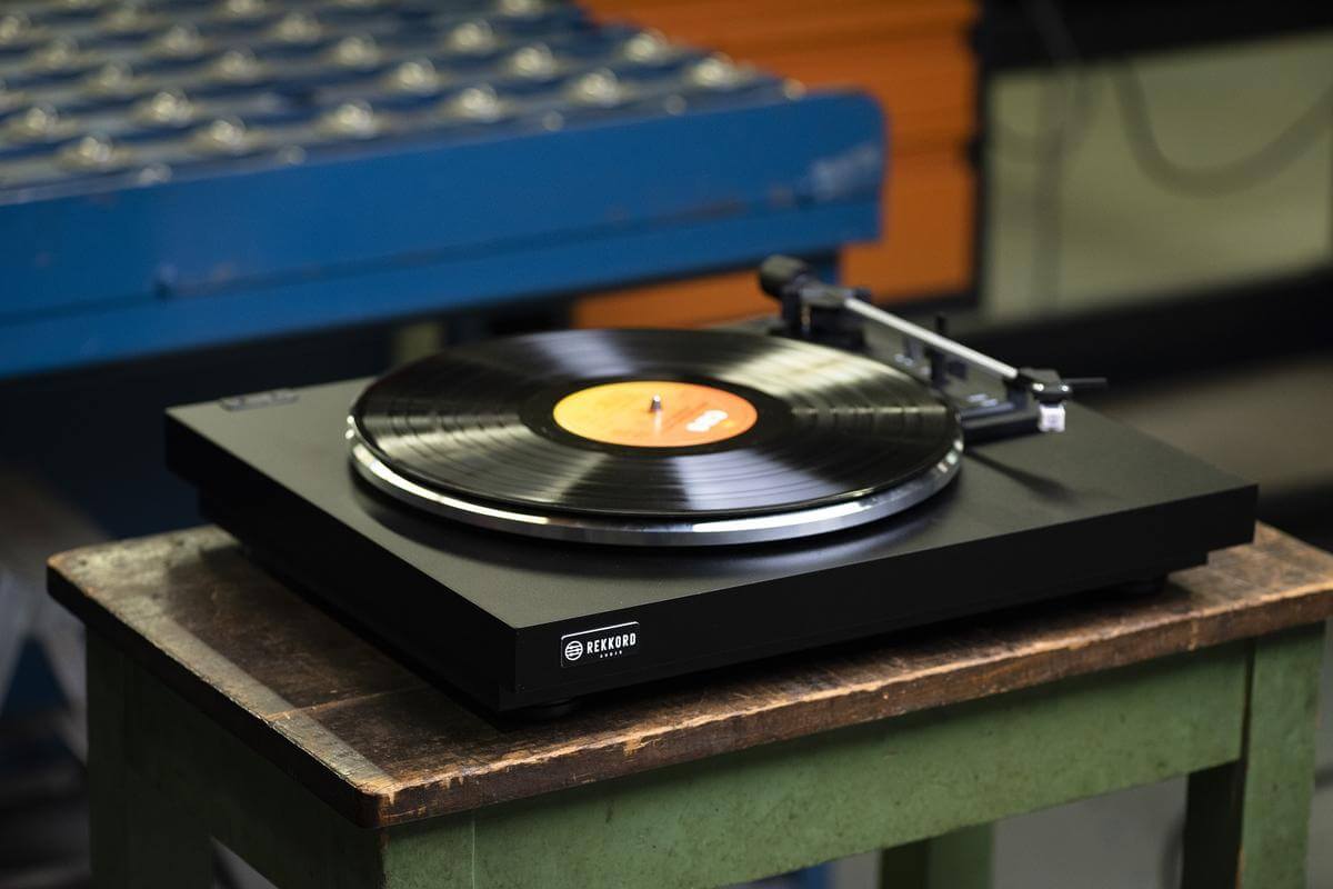Rekkord Audio F110 Automatic Entry Level Sub-Chassis Turntable